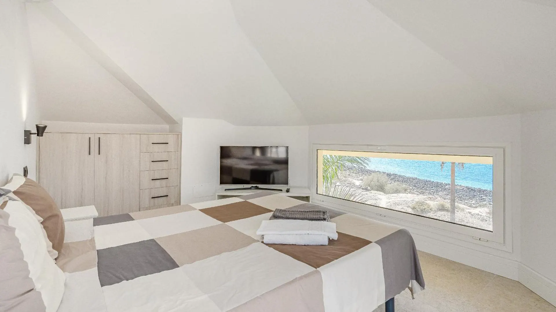 Villa Los Cristianos 0*, Los Cristianos (Tenerife) Španělsko